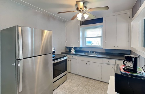 Surfside Beach House | Surfside Escape | Pet-Friendly + Pool Access!