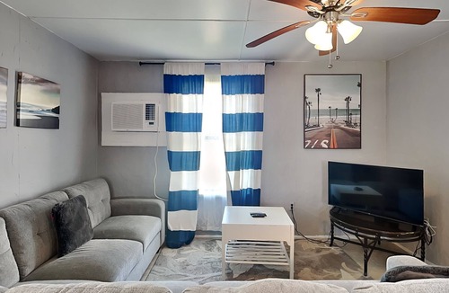 Surfside Beach House | Surfside Escape | Pet-Friendly + Pool Access!