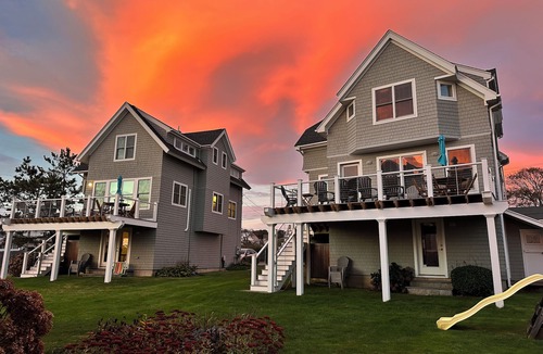 Easton's Point House | Surfside! Fantastic Beach House, Near Restaurants, Cliff Walk, Close to Downtown