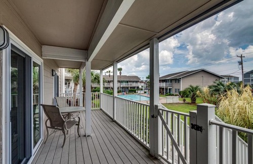 Surfside Beach Apartment | Surfside Floral Villas E17