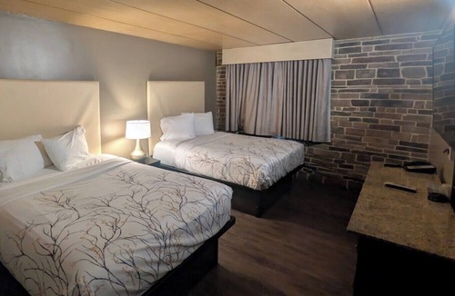 Queens Hotel | Surfside Motel
