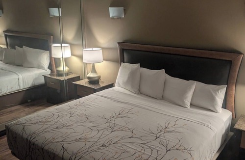 Queens Hotel | Surfside Motel