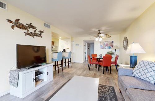Surfside Beach Apartment | Surfside Shores Unit 102
