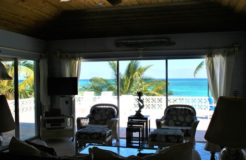 North Palmetto Point House | Surrender to your tropical impulse