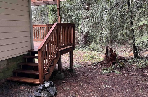 Shelton Apartment | Surrounded by big trees green space, 2 minutes from town center, all amenities.
