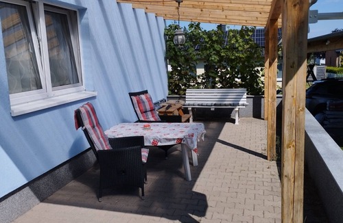 Oberhavel House | Surrounded by greenery - house with 3 bedrooms, terrace and large pool