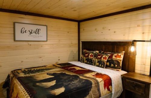 Waterfall House | Surrounded by Nature - Frog Hollow Cabin & Bunk Room: Hot Tub | Fire Pit | Grill