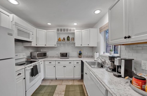 Briar Crest Woods Cottage | Surrounded by nature! Private Lake, King Bed, Peaceful Deck & Game Room!