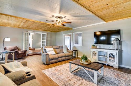 Iuka House | Surrounding Pasture Views! Peaceful Escape in Iuka