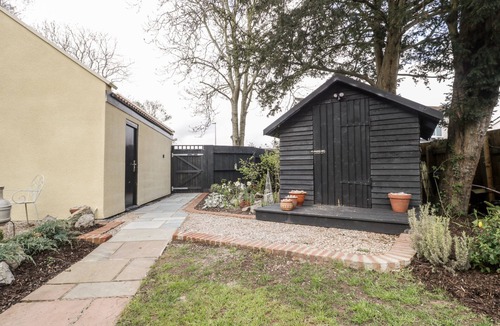 Weston-super-Mare Cottage | SUTHERLAND BARN, pet friendly, character holiday cottage in Hutton
