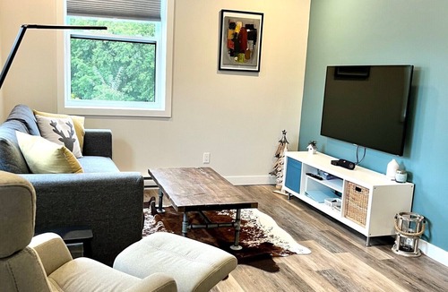 Sutton Condo | SUTTON-CONDO modern with Patio in the Heart of the Village