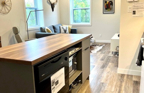 Sutton Condo | SUTTON-CONDO modern with Patio in the Heart of the Village
