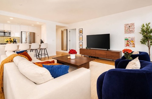 Central Park South Apartment | Sutton Lane | 3rd-floor 2BR w/Doorman, Gym, Pool