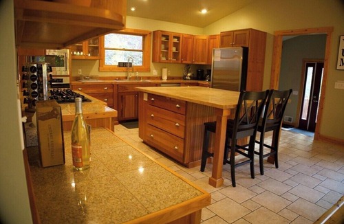 Suttons Bay Cabin | Suttons Bay Therapy-Hot Tub/GameRoom/Fireplace/AC
