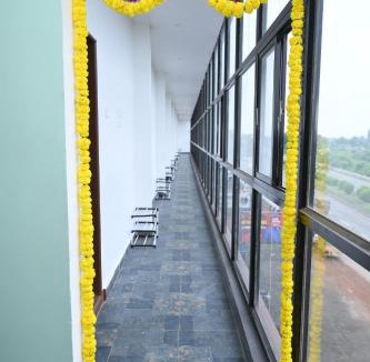 Rajahmundry Hotel | SV FUNCTION HALL AC AND NON AC ROOMs