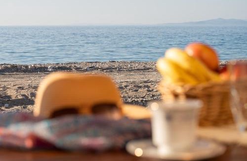 Avlakia Apartment | Svala SeaView beach house