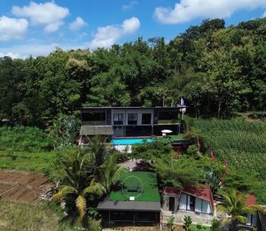 Banjarasri Bed & Breakfast | Svarna Padi