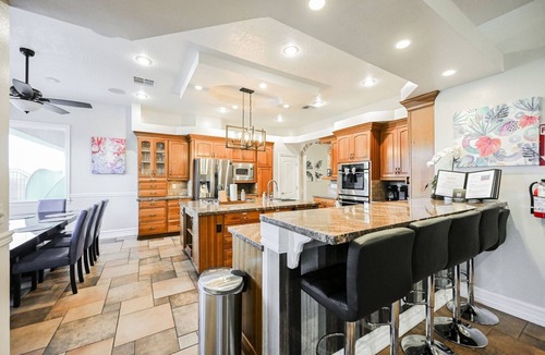 Foothills House | SVS: Happy Oasis 5BD Home | Private Pool, Theater & BBQ | Henderson Oasis
