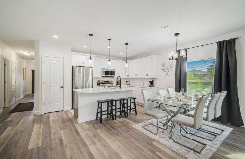 Oakland Hills Villa | SW Florida Luxury Modern Retreat, King Bed Suite , Close to Beaches/Golfing/Fishing/Air Ports , 2023 Built