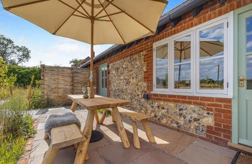 Stalisfield House | Swallow - Uk50155