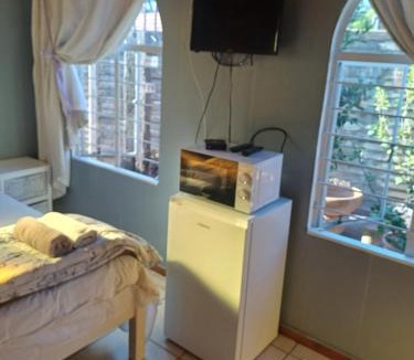 Rooihuiskraal Bed & Breakfast | Swallow13