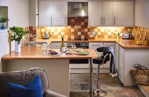 Heligan Apartment | Swallows End - Apartment with hot tub, sauna and pool (Dartmoor)