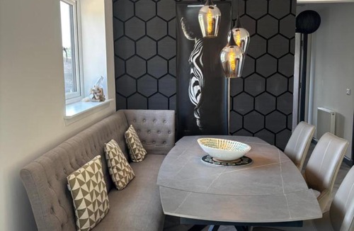 Bathgate House | Swallows Lodge