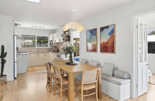 St Leonards House | Swan Beach Shack; 3 bedroom, Sleeps 7, Beach, Walking Tracks, Serene