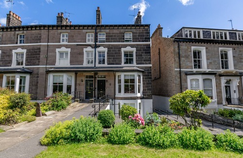 Harrogate City Centre Apartment | Swan View Apartment Harrogate - Prime location. 1 bedroom sleeps up to 3