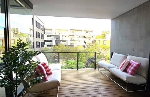 Rosebery Apartment | Swanky 2 bed apt with parking - Easy city access