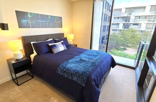 Rosebery Apartment | Swanky 2 bed apt with parking - Easy city access