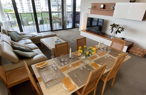 Annandale Apartment | Sweeping City Views from an Elegant Apartment