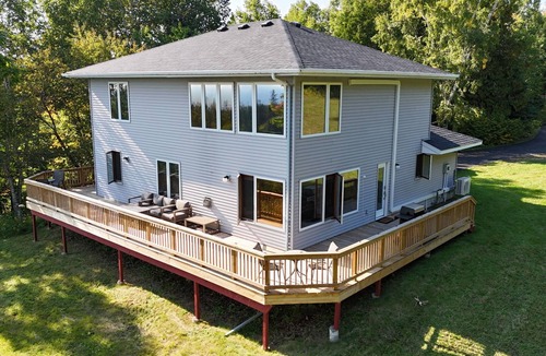 Two Harbors House | Sweeping lake views-5 min drive to Gooseberry-10 min to Two Harbors-3 bedrooms