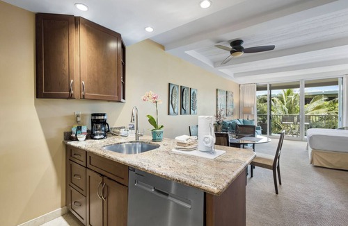 Kaanapali Condo | Sweeping Ocean Views | Aston Whaler at Kaanapali 0514 – Pool, Hot Tub & Spa