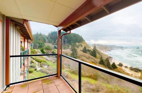 Brookings House | Sweeping Oceanfront Views Await Tranquil Condo with Balcony Beach Access W&D