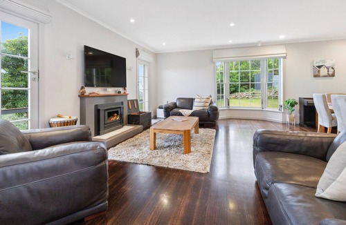 Mount Eliza House | Sweeping Views Two Bays