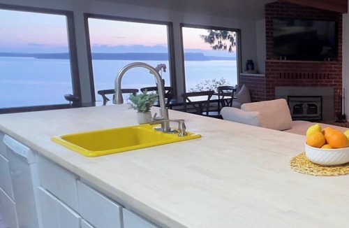 Hansville House | Sweeping waterfront sunsets · Seattle Gym Dogs