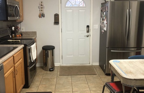Lockeland Springs House | Sweet and Petite on Lillian Street 3 miles from Downtown Nashville