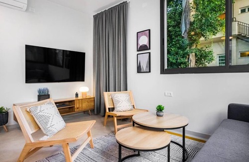 Ra'ananna Apartment | Sweet and rural home in Ra’anana