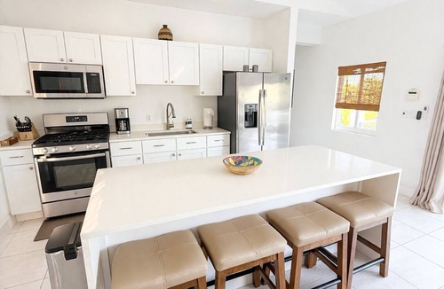 Discovery Bay House | Sweet Charming Escape 2-bedroom house with Private Pool