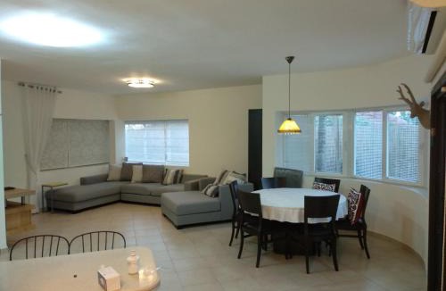 Arad House | Sweet Home