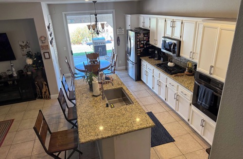 Henderson House | Sweet home with electric car charger unwind, relax enjoy a great time in Vegas