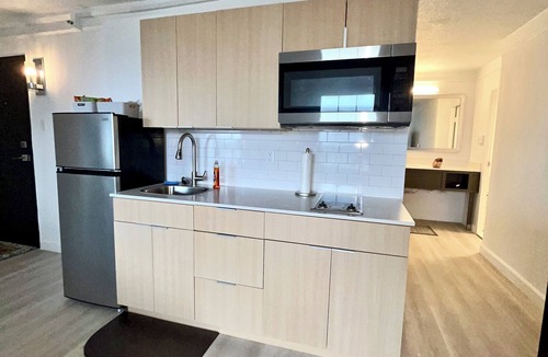 Downtown West Apartment | Sweet Landing,Pool, fitness room in Baltimore