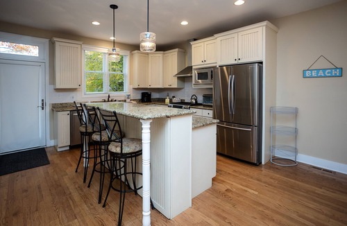 Michigan City House | Sweet Retreat is perfect for gathering with family and friends-close to beach