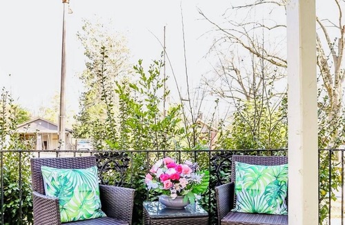 Vollintine-Evergreen House | Sweet Stay- Charming two bedroom Townhouse in Midtown Memphis.