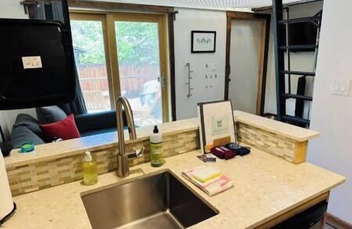 Old Bend House | Sweet Studio 1/2 mile Downtown & Old Mill District