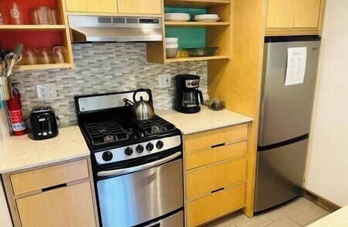 Old Bend House | Sweet Studio 1/2 mile Downtown & Old Mill District