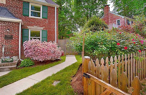 Wheaton House | Sweet, Suite Garden Retreat