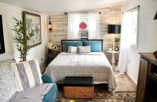 Rogersville House | Sweet Tiny House Perfect for a Romantic Retreat in Alabama