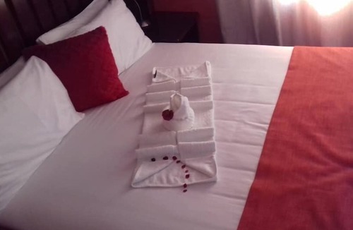 Serowe House | Sweetberries Bed & Breakfast